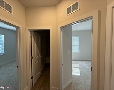 1662 Lake Placid Drive - Photo Thumbnail 5