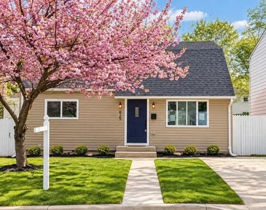 925 Clovis Avenue - Photo Thumbnail 1