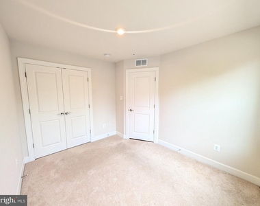 3511 Carnaby Street - Photo Thumbnail 7