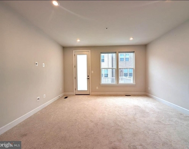 3511 Carnaby Street - Photo Thumbnail 2