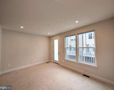 3511 Carnaby Street - Photo Thumbnail 3