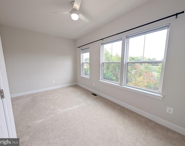 3511 Carnaby Street - Photo Thumbnail 12