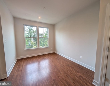 3511 Carnaby Street - Photo Thumbnail 5