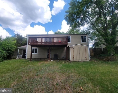 8903 Blackbriar Court - Photo Thumbnail 16