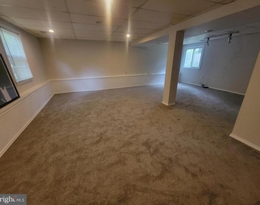 8903 Blackbriar Court - Photo Thumbnail 13