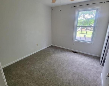 8903 Blackbriar Court - Photo Thumbnail 10