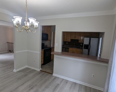 8903 Blackbriar Court - Photo Thumbnail 4