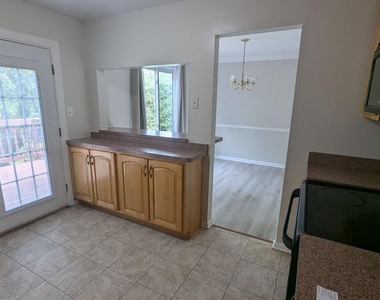 8903 Blackbriar Court - Photo Thumbnail 6