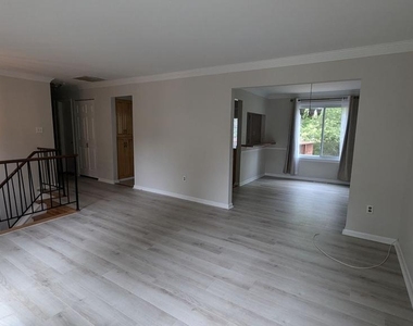 8903 Blackbriar Court - Photo Thumbnail 3