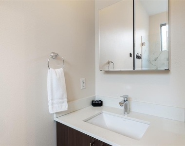 2612 Carnarvon Ln - Photo Thumbnail 22