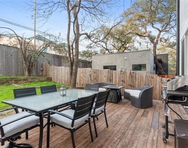 2612 Carnarvon Ln - Photo Thumbnail 27