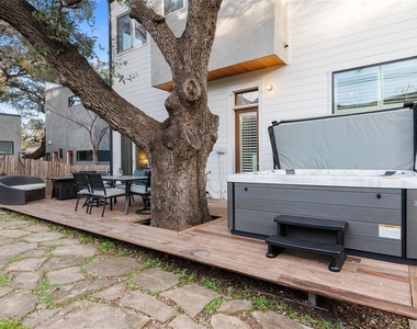 2612 Carnarvon Ln - Photo Thumbnail 23