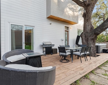 2612 Carnarvon Ln - Photo Thumbnail 26