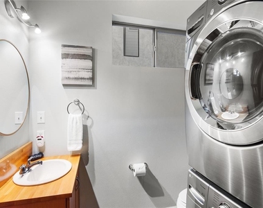 2612 Carnarvon Ln - Photo Thumbnail 10