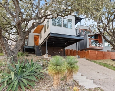 2612 Carnarvon Ln - Photo Thumbnail 1