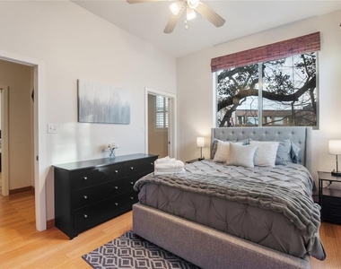 2612 Carnarvon Ln - Photo Thumbnail 17