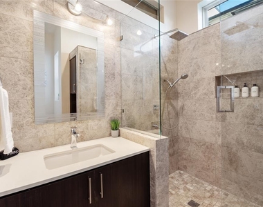 2612 Carnarvon Ln - Photo Thumbnail 14