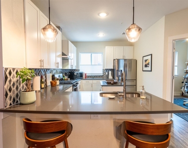 2827 Manor Rd - Photo Thumbnail 3