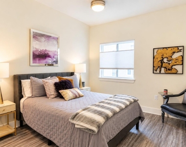 2827 Manor Rd - Photo Thumbnail 9