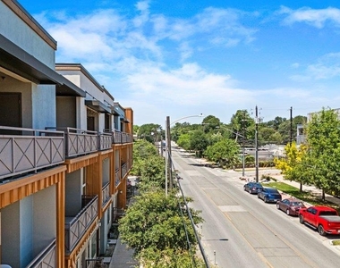 2827 Manor Rd - Photo Thumbnail 14
