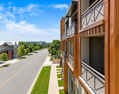 2827 Manor Rd - Photo Thumbnail 13
