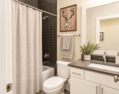 2827 Manor Rd - Photo Thumbnail 8