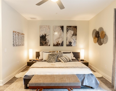 2827 Manor Rd - Photo Thumbnail 7