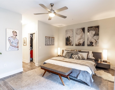2827 Manor Rd - Photo Thumbnail 6