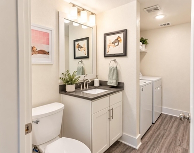 2827 Manor Rd - Photo Thumbnail 12