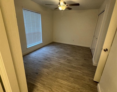 3617 Leafield Dr - Photo Thumbnail 10