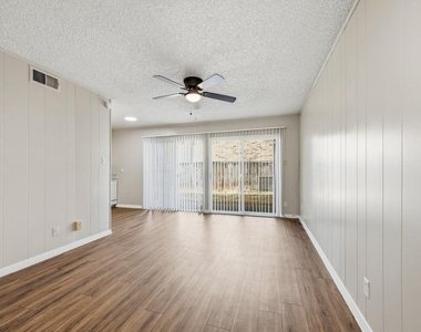 620 W 51st St - Photo Thumbnail 4