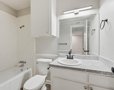 620 W 51st St - Photo Thumbnail 8