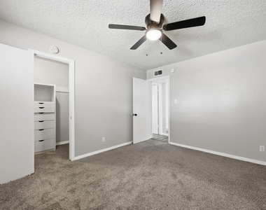 620 W 51st St - Photo Thumbnail 6