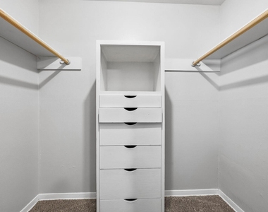 620 W 51st St - Photo Thumbnail 7