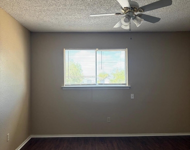 1907 Townesouth Cir - Photo Thumbnail 15
