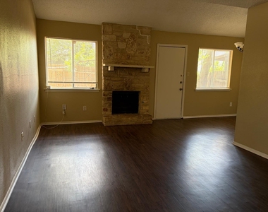 1907 Townesouth Cir - Photo Thumbnail 4