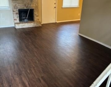 1907 Townesouth Cir - Photo Thumbnail 2
