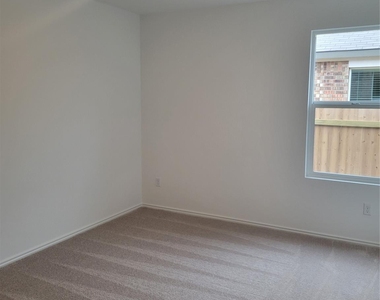 623 Waterway Ave - Photo Thumbnail 9