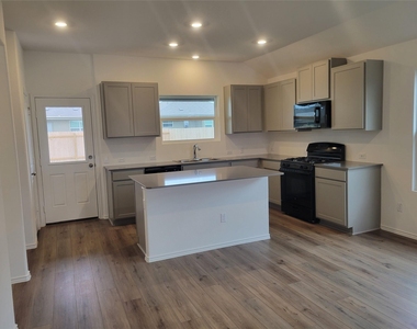 623 Waterway Ave - Photo Thumbnail 16