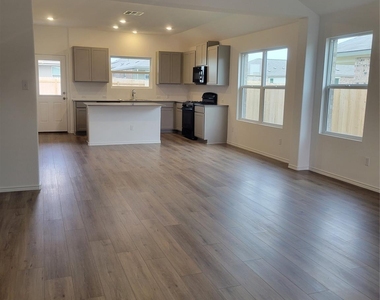 623 Waterway Ave - Photo Thumbnail 11