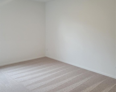 623 Waterway Ave - Photo Thumbnail 10