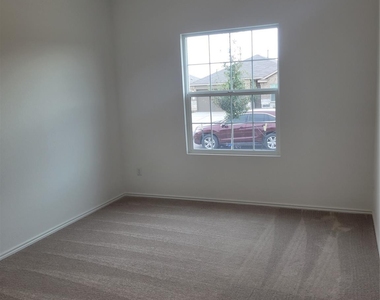623 Waterway Ave - Photo Thumbnail 4