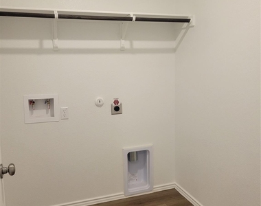 623 Waterway Ave - Photo Thumbnail 6