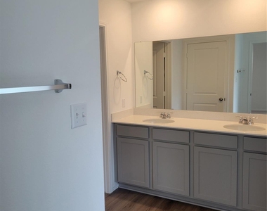 623 Waterway Ave - Photo Thumbnail 28