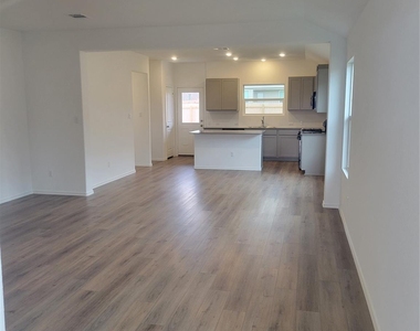 623 Waterway Ave - Photo Thumbnail 13