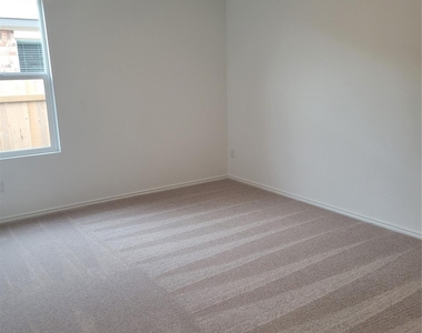 623 Waterway Ave - Photo Thumbnail 7
