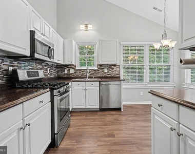 307 Tall Pines Court - Photo Thumbnail 4