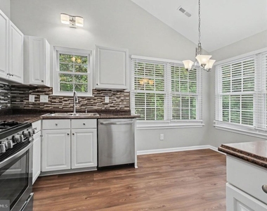 307 Tall Pines Court - Photo Thumbnail 3