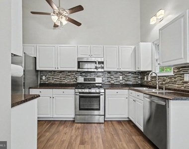 307 Tall Pines Court - Photo Thumbnail 2