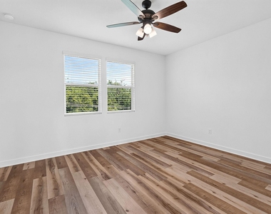 1404 Limelight Ln - Photo Thumbnail 14